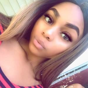 Meet your Posher, Iyonna